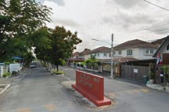 Maneerin Lake and Lagoon