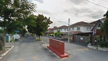 Maneerin Lake and Lagoon