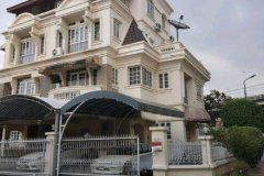 Baan Tharinee Pinklao Village