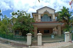 Ladawan Lake Colonial