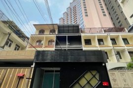 7 Bedroom Commercial for rent in Khlong Toei, Bangkok near BTS Asoke