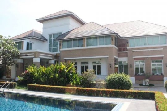 5 Bedroom House For Sale In Bangkok Near Mrt Phatthanakan 5 Bedroom House For Sale In Bangkok Near Mrt Phatthanakan