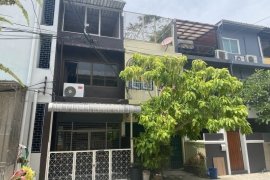 3 Bedroom Commercial for sale in Khlong Toei, Bangkok near MRT Queen Sirikit National Convention Centre
