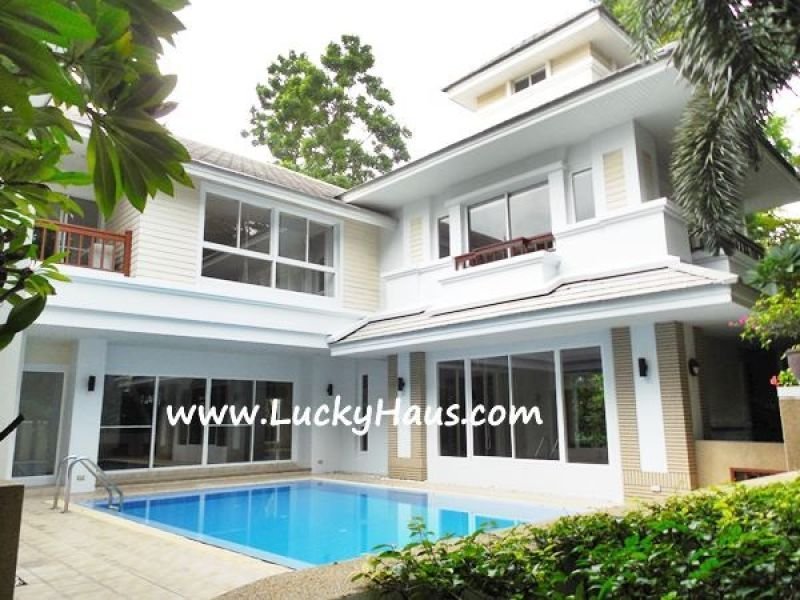 4 bedroom with pool for rent