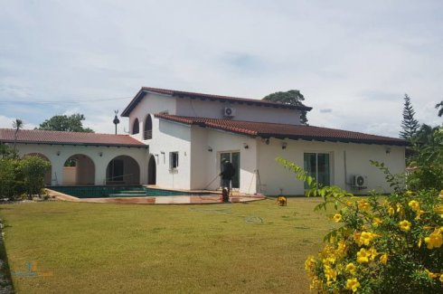 2 Houses For Sale With Private Swimming Pool At Mabprachan Lake