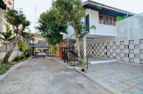 5 Bedroom House For Rent In Sam Sen Nai Bangkok